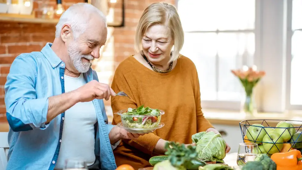 Alimentação para idosos O que não pode faltar