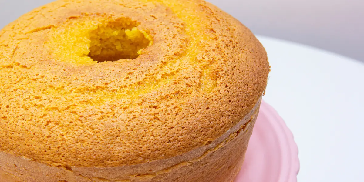 Bolo de cuscuz simples e saboroso