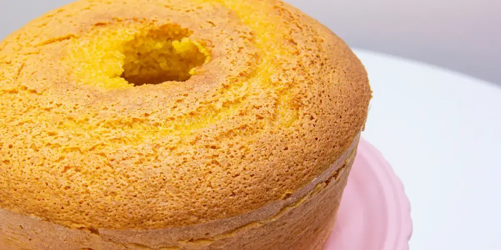 Bolo de cuscuz simples e saboroso