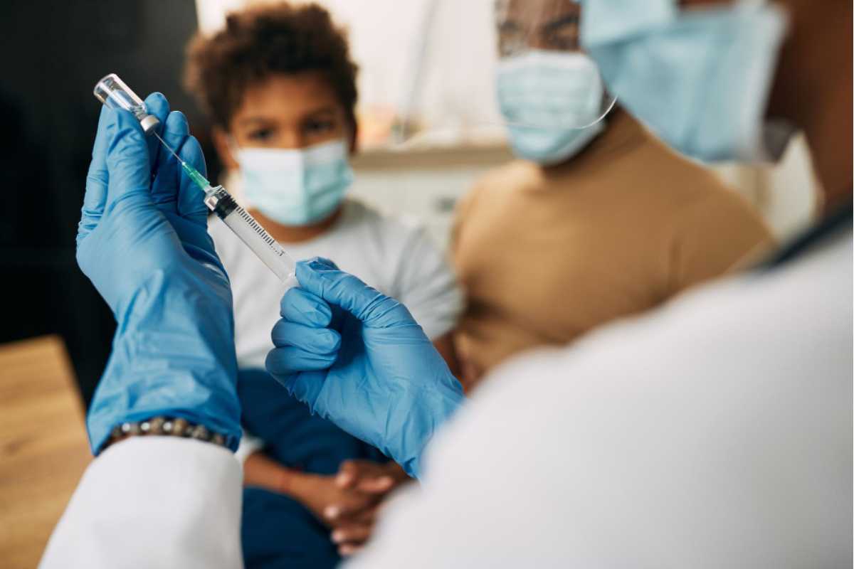 Debate sobre acesso a informações confiáveis em saúde reforça importância de esclarecer dúvidas sobre vacinação