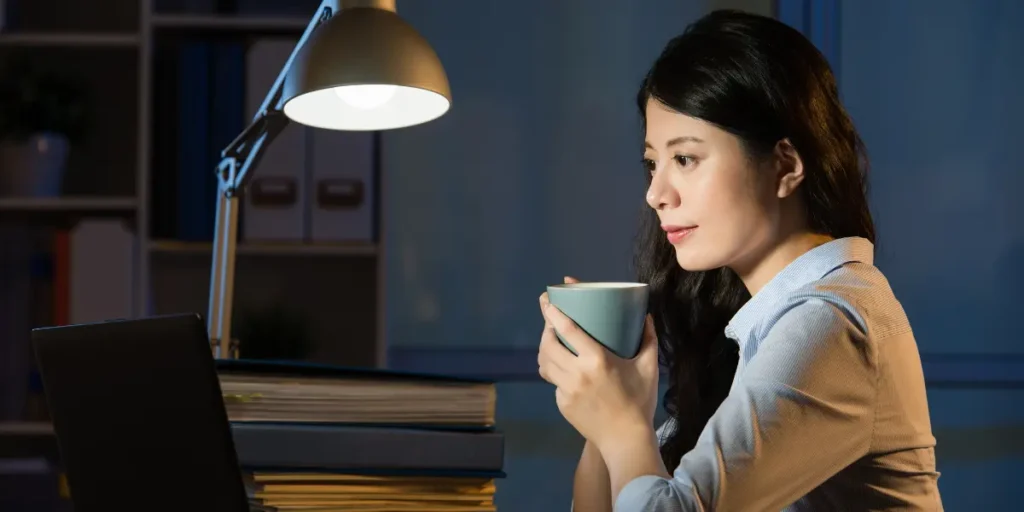 Tomar café antes de dormir prejudica o sono